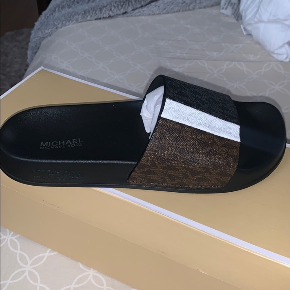 Michal kors slides .. Brand new never worn